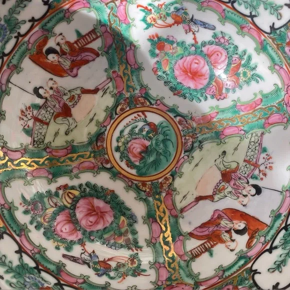 Late 20th century Rose Medallion large bowl, 9” across, Made in Japan/Hong Kong - Picture 2 of 16
